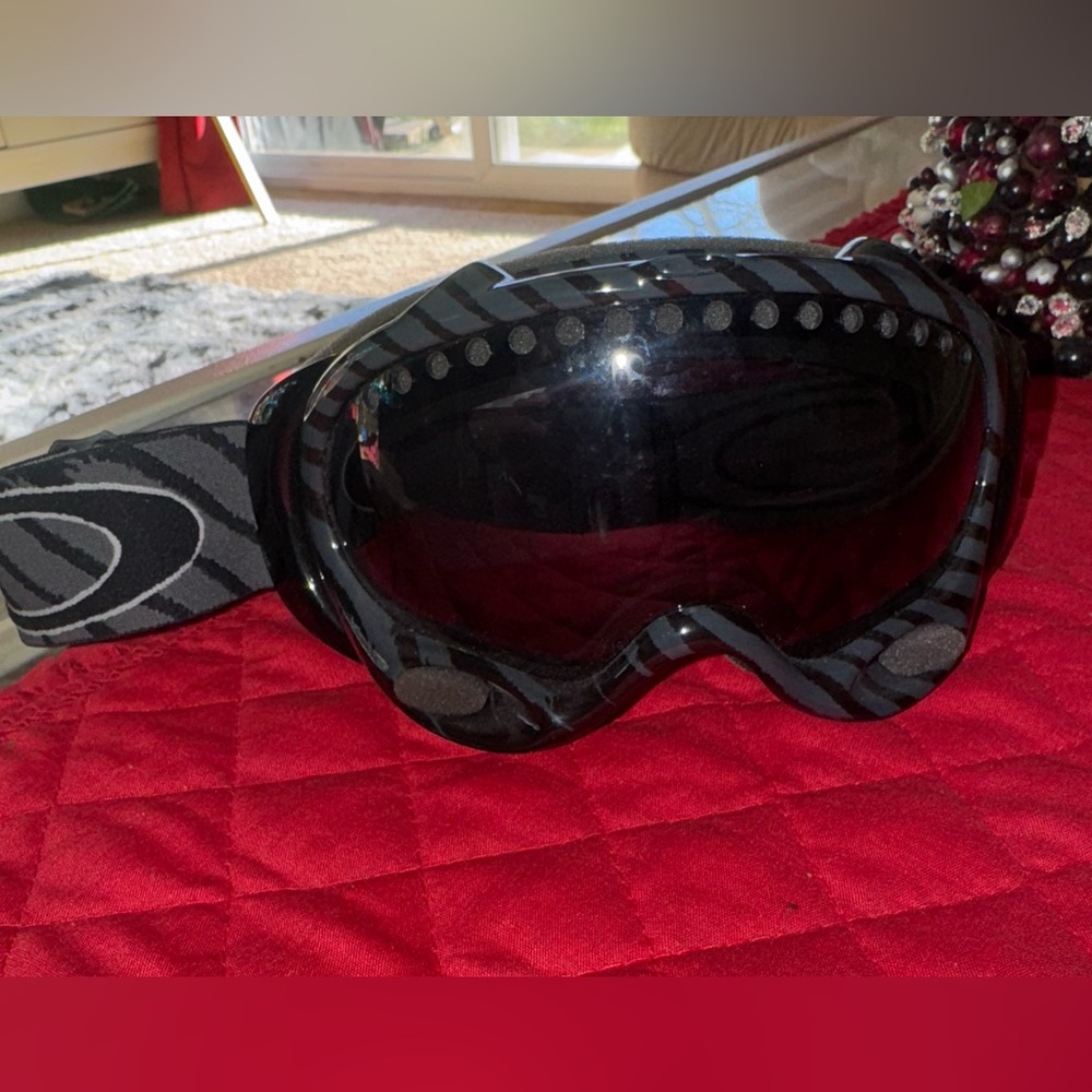 EUC Oakley Shaun White Signature A Frame Goggles- Unisex